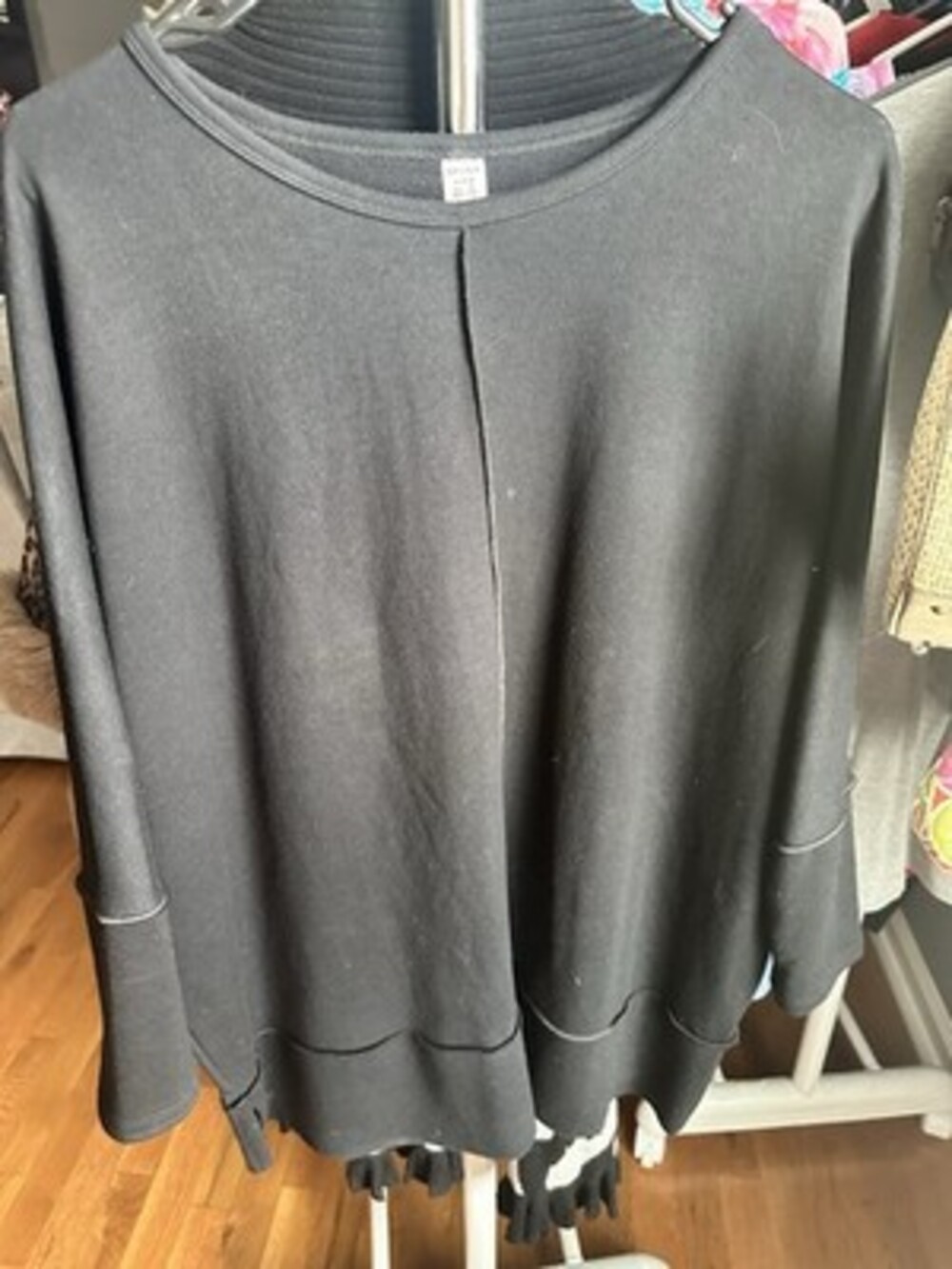 Spanx AirEssentials Black Tunic Sweatshirt Women’s M 25x27 Soft Strch Lounge Top
